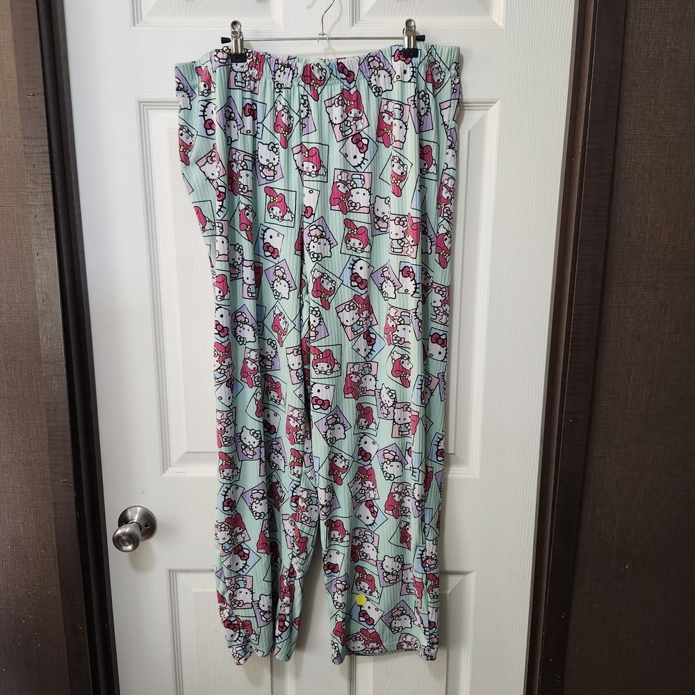 Women's Hello Kitty And Friends By Sanrio Light Green And Pink Pajama Set XL - Picture 5 of 10